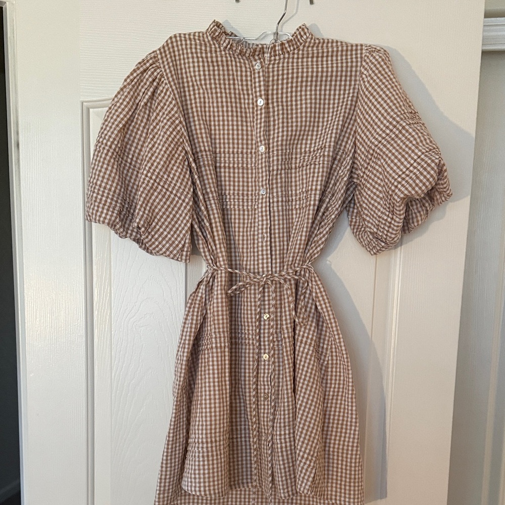 Gingham Button-Front Puff Sleeve Dress in Taupe and White